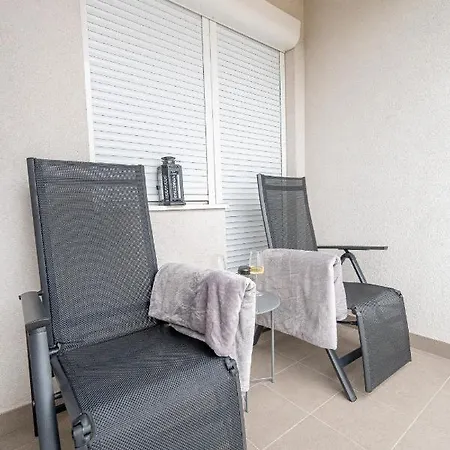 Apartamento R-16 *